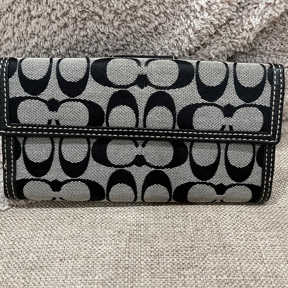COACH Black Signature Turnlock Wallet - Picture 3 of 16